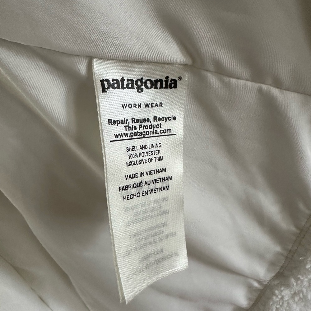 Patagonia Soft White Fleece Vest - Picture 6 of 9